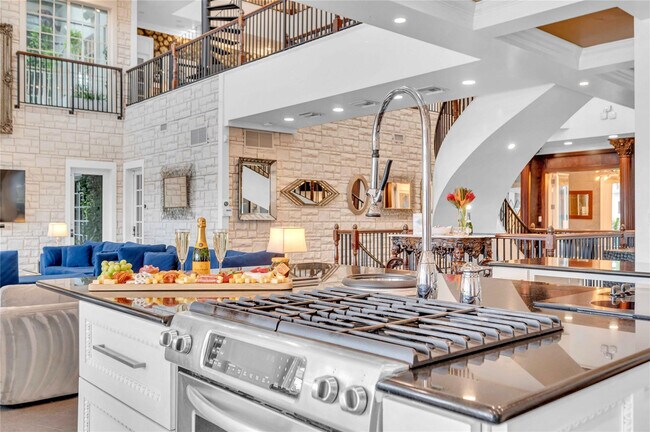 Building Photo - 1317 Middle River Dr