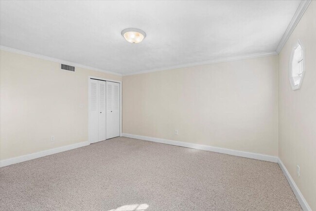 Building Photo - 8 Captain Cook Ln