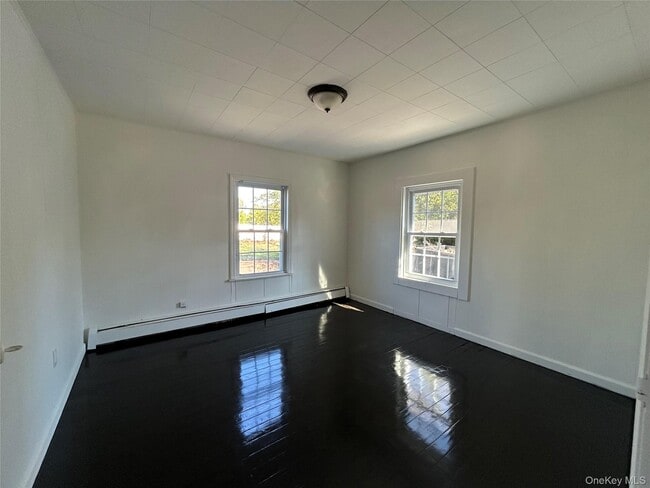 Building Photo - 490 Commack Rd