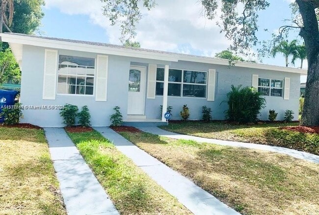 Building Photo - 1810 SW 22nd Ave