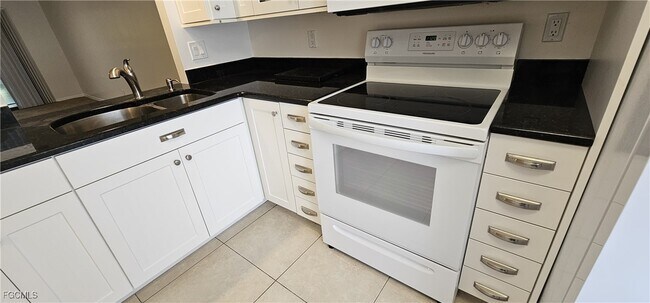 Building Photo - 1507 Cape Coral Pkwy W