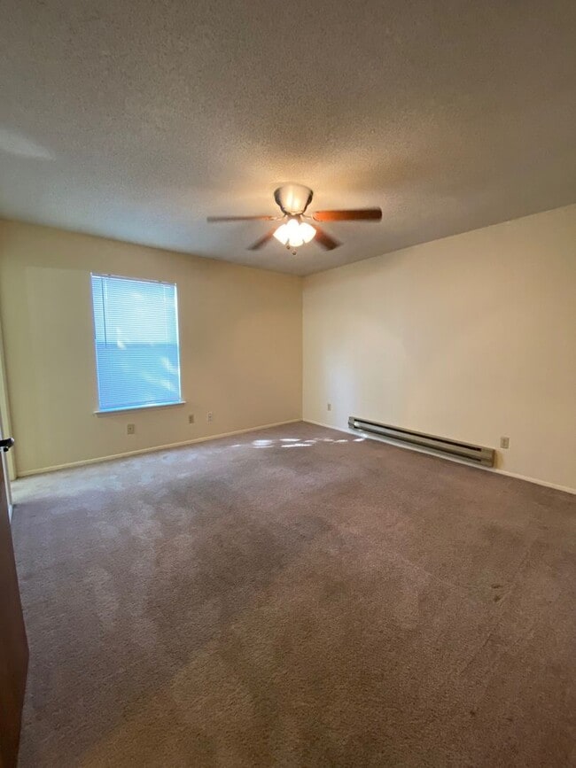 Building Photo - Cute 2 Bedroom/2 Bathroom Condo off Branson Ave.
