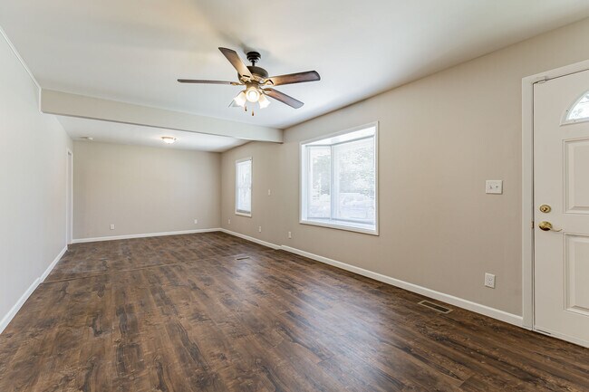 Living Room - 1409 N Goodwin Ave
