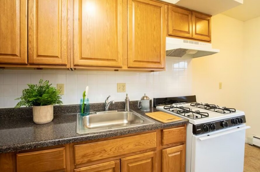 Primary Photo - 118 Inslee Pl