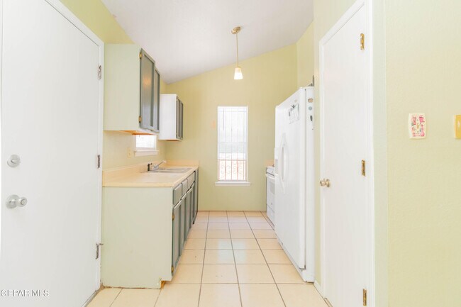 Building Photo - 12056 Bellows Ct