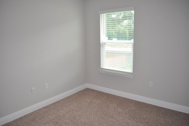 Building Photo - 6060 Royal Port Ct