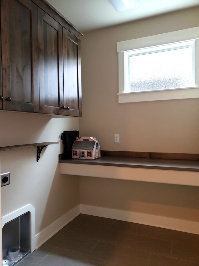 Building Photo - 20863 Gateway Dr