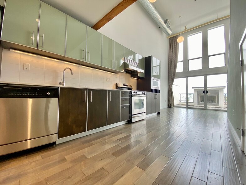 Building Photo - 4215 Glencoe Ave