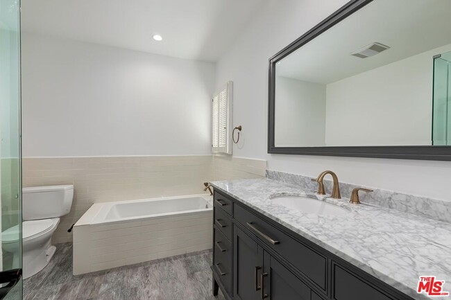 Building Photo - 612 Elm Dr