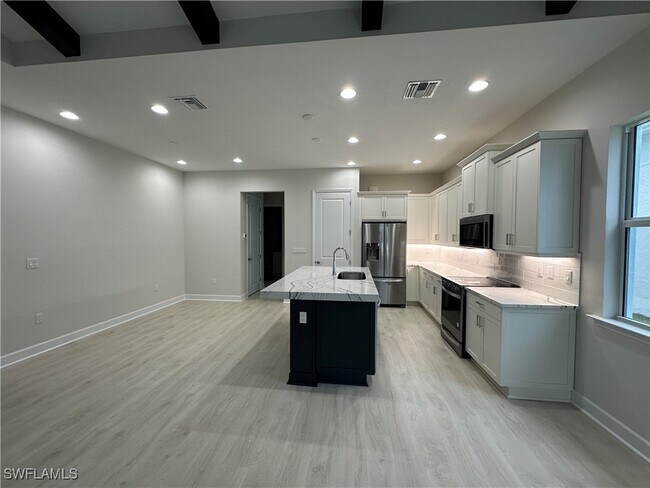 Building Photo - 7255 Saona CT