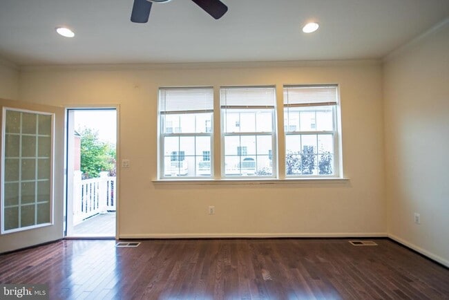 Building Photo - 8024 Cayzer Ln