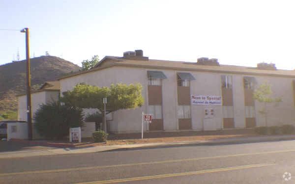 Primary Photo - Windrose Villas Apartments