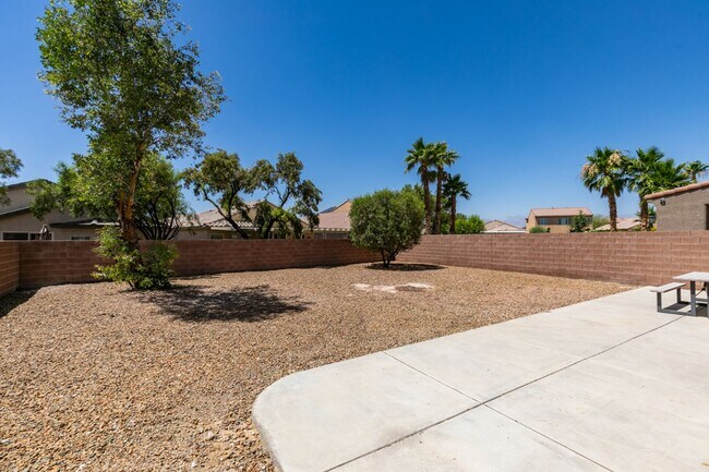 Building Photo - Large home near Aliante*Close to area schools and shopping centers*