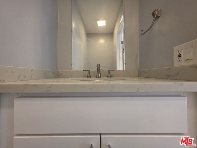 Building Photo - 210 S Lucia Ave