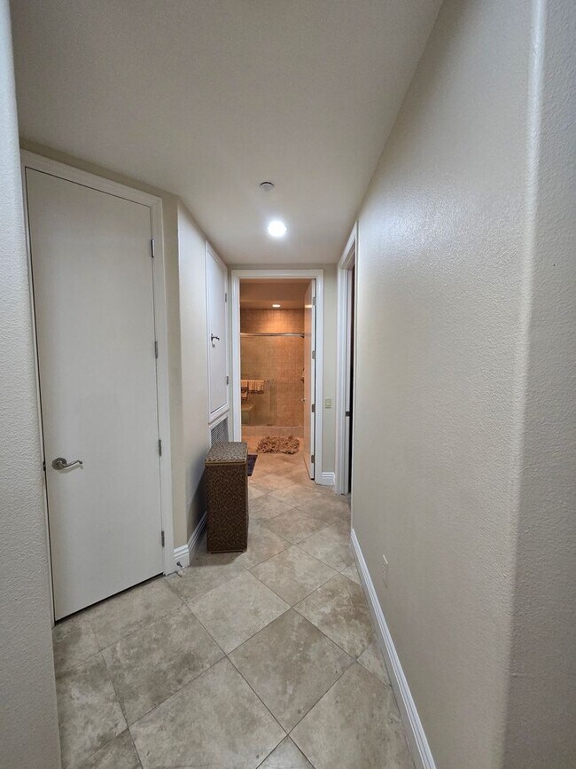 Building Photo - An Amazing Furnished 3 Bedroom Condo at La...