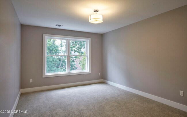 Building Photo - 52 Colfax St