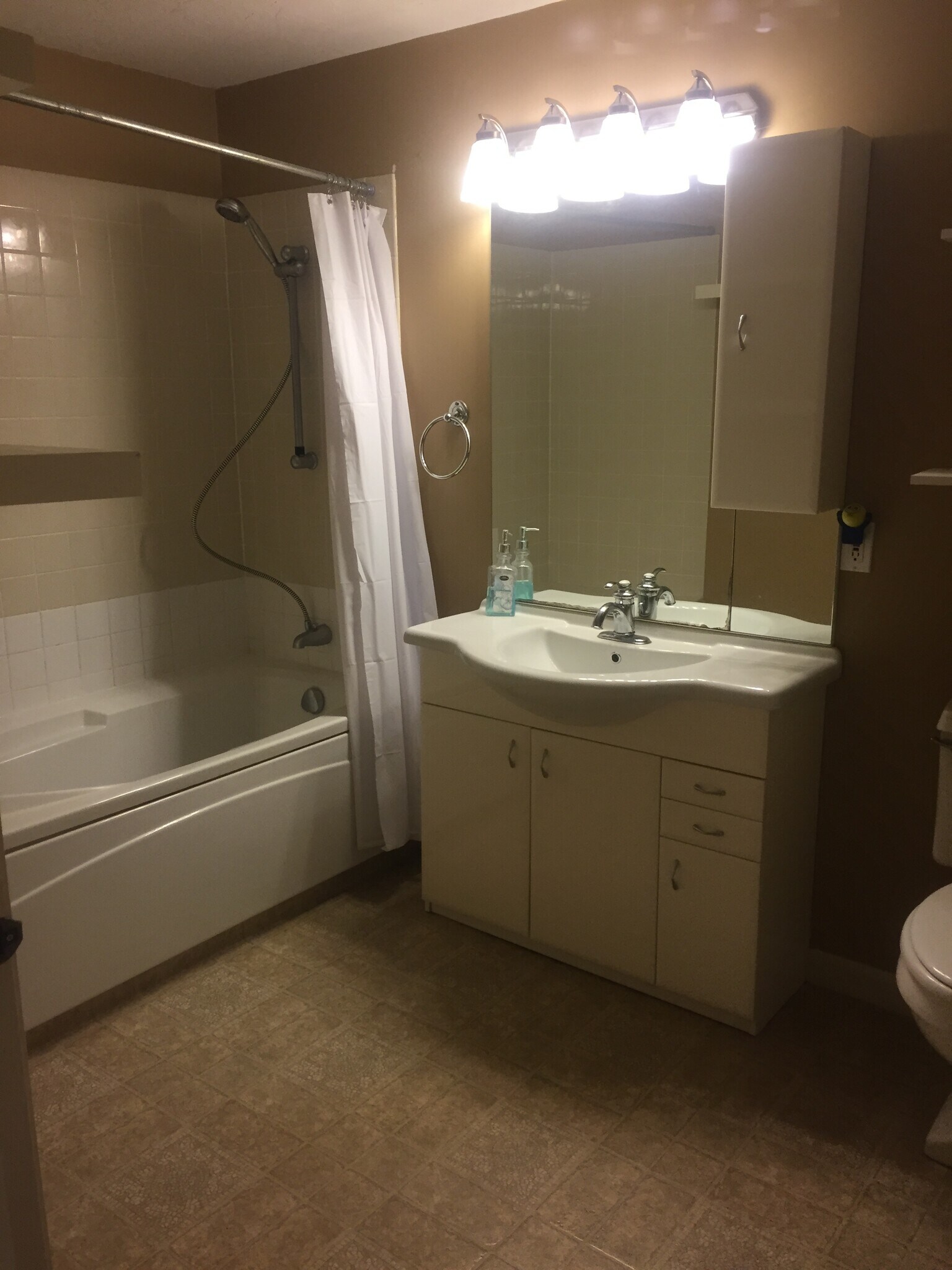 Building Photo - 5202 Halcyon Dr
