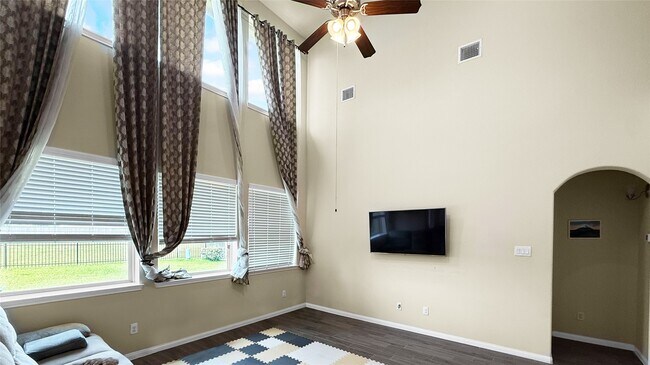 Building Photo - 3822 Dry Creek Dr