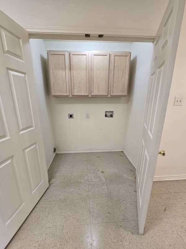 Building Photo - 634 Canada St