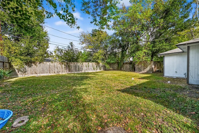 Building Photo - 5635 Belarbor St