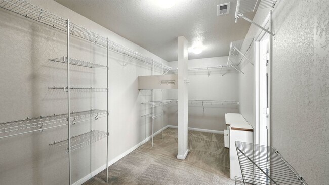 Building Photo - 4527 Summer Fall