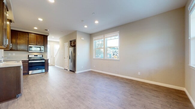 Building Photo - Beautiful 3 Bedroom 3 Full bath with 1 Car...