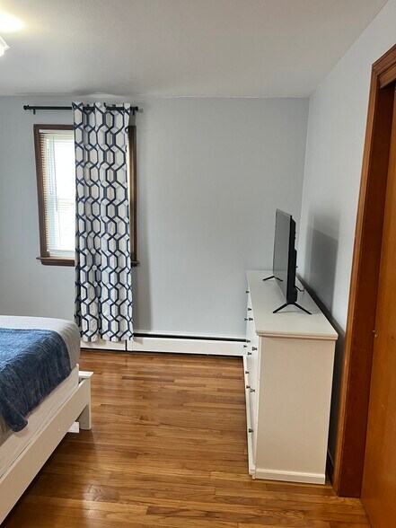 Building Photo - 52 Gould Dr