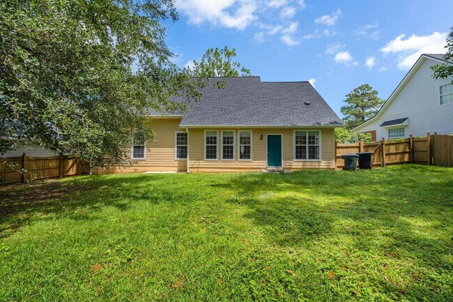 Building Photo - 848 Eagle View Dr