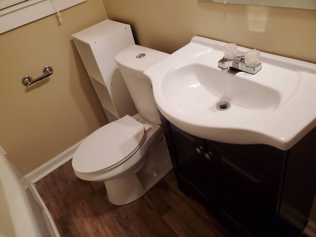 Building Photo - 1 month free Call for details!!!  Section 8 accepted 2-Bedroom Retreat in Huntsville – Cozy Livin...