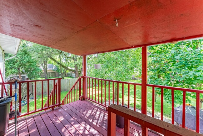 Building Photo - 121 S Orchard Dr