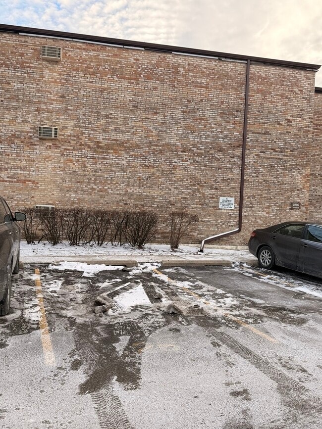 Building Photo - 1970 Cherry Ln