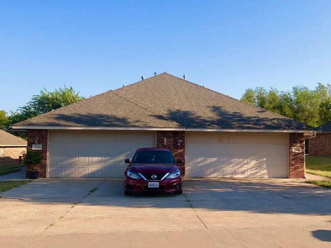 Building Photo - 5826 W 7th Ave