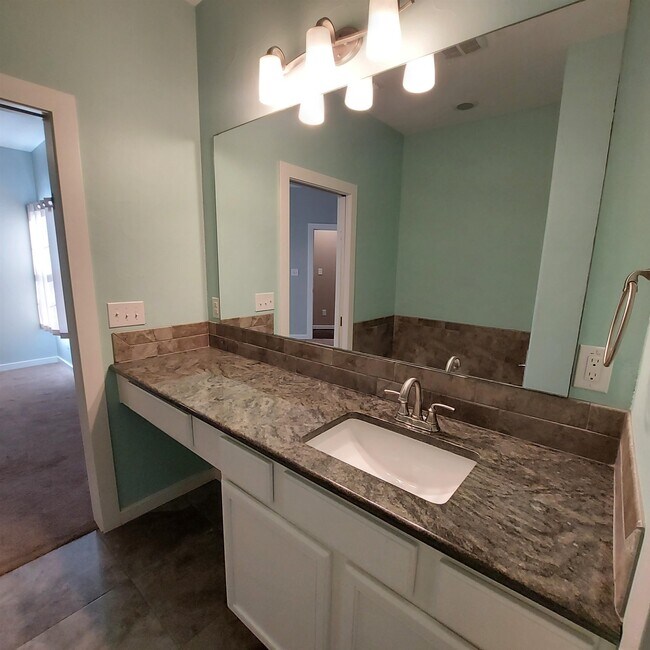 Building Photo - 300 Knights Row