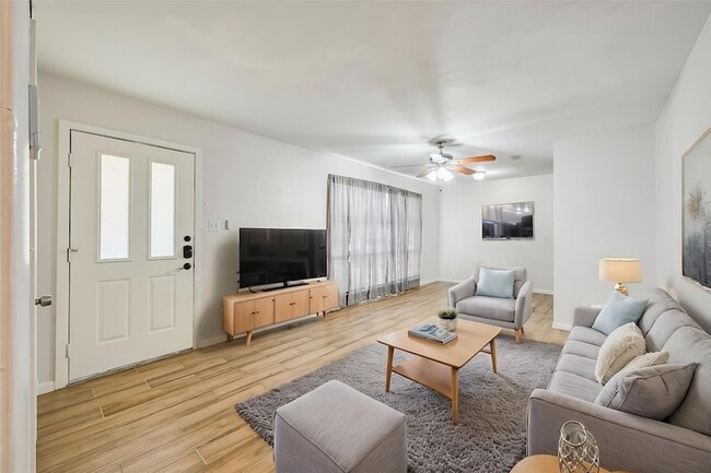 Building Photo - 1905 S Cooper St