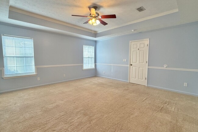 Building Photo - AVAILABLE NOW! (No Pets)