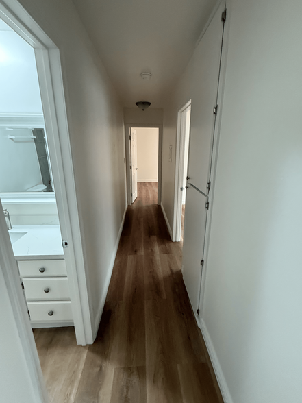 Hallway - 525 Jacmar Dr