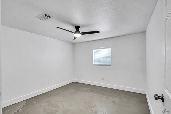 Building Photo - 1607 Butternut Ln