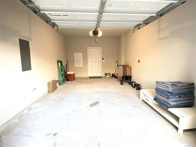 Building Photo - 9015 Cattle Baron Path