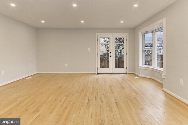 Building Photo - 1024 N Monroe St