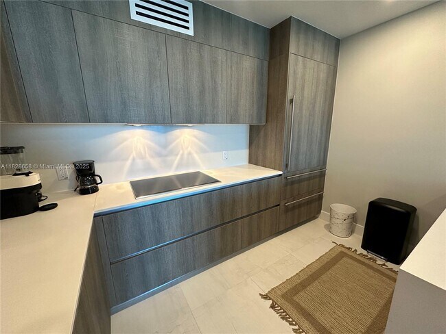 Building Photo - 17550 Collins Ave