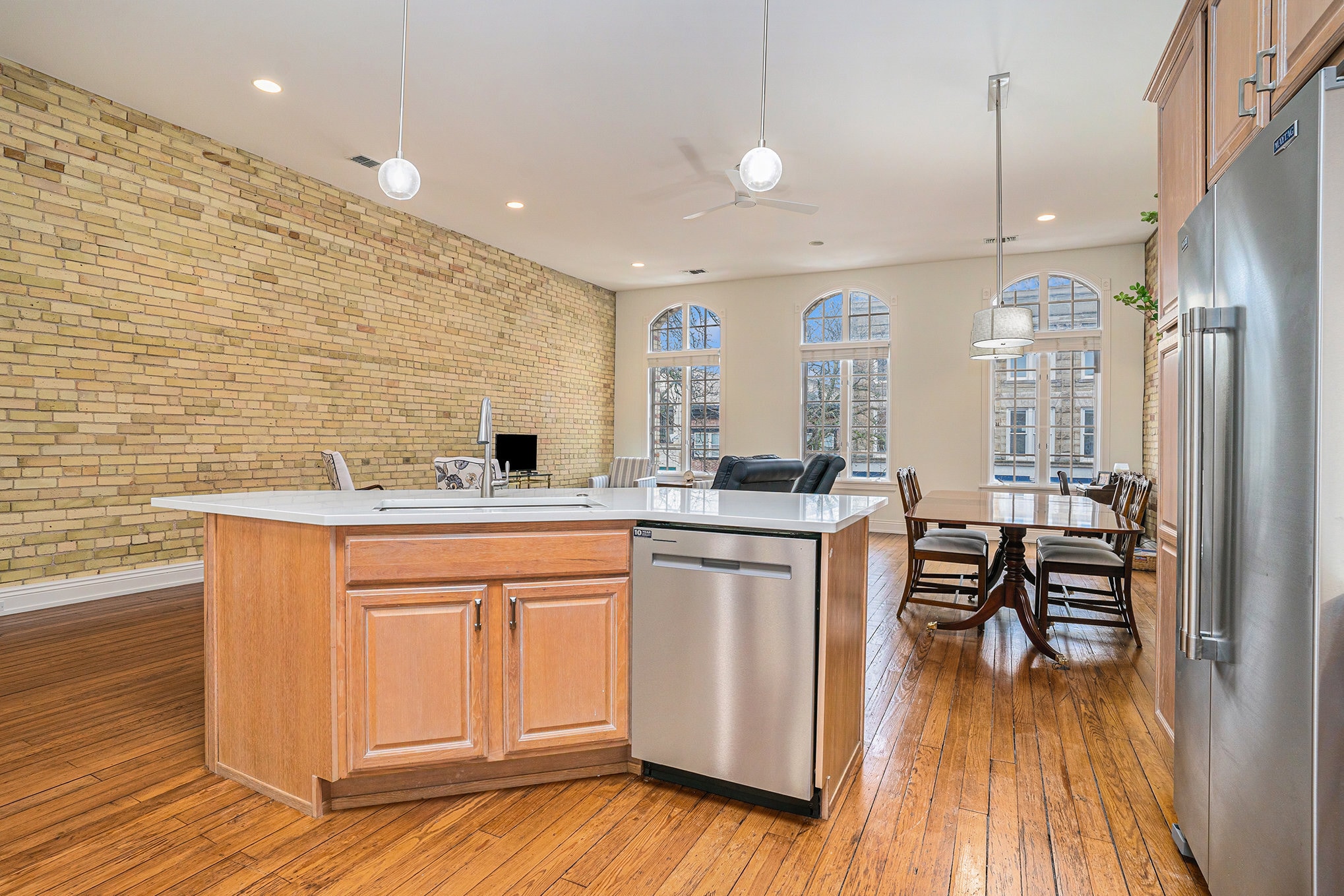 Building Photo - 32 E 8th St