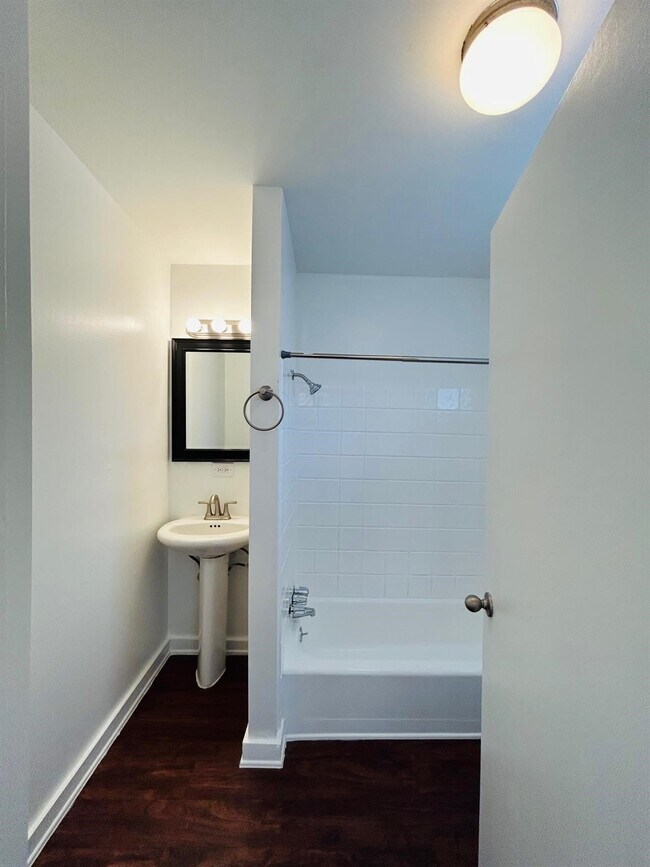 Building Photo - 3629 N MacGregor Way