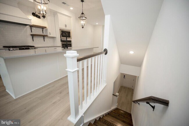 Building Photo - 9403 Pacific Elm St