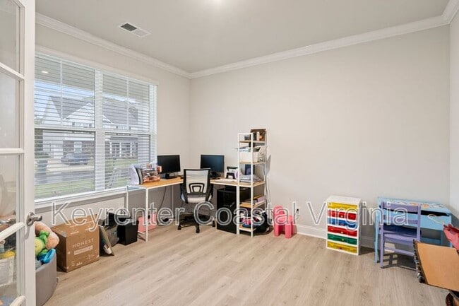 Building Photo - 175 Royal Black Heath