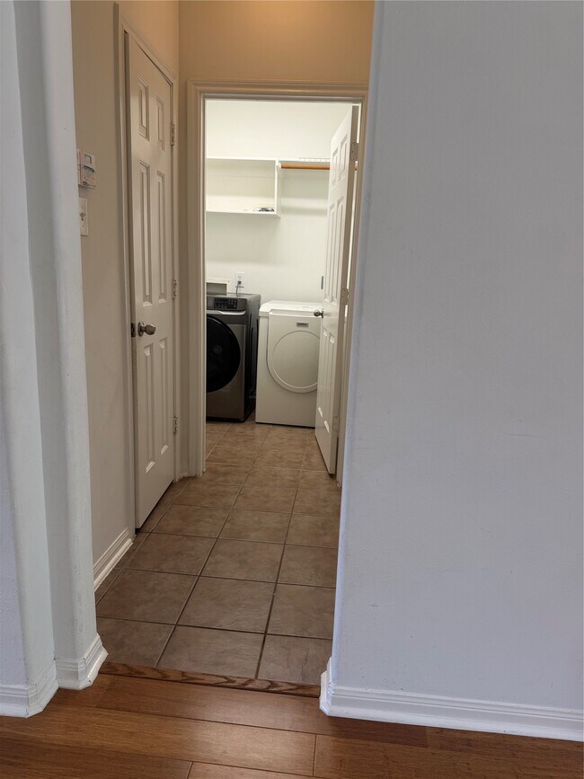 Building Photo - 38 N Regan Mead Cir