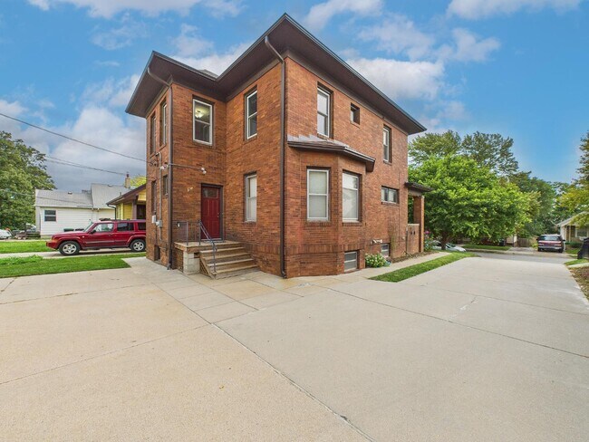 Building Photo - 1522 Park Wild Ave