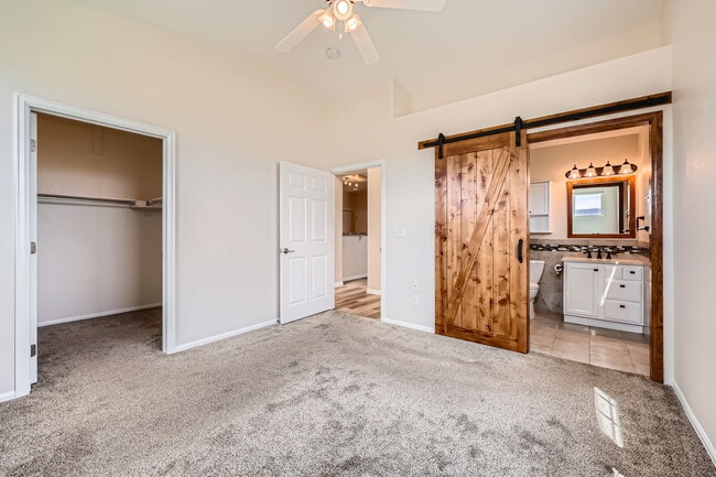 Building Photo - 1335 Villa Grove