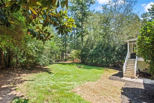 Building Photo - 3201 Lakeridge Dr SE