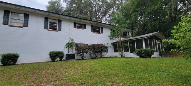 Building Photo - 141 SE 59th St