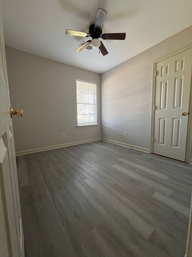 Building Photo - 33 Co Rd 398